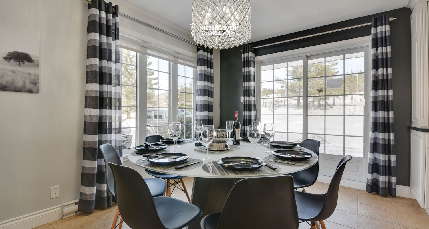 MAR-17 - Roof terrace with river view.